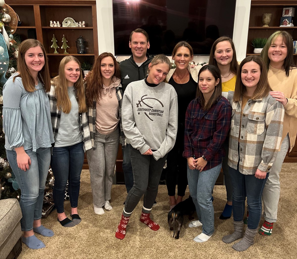 CrownWBB's tweet photo. #ThankfulThursday •• We are incredibly grateful for President Denton and his family. Their constant support and encouragement means so much to us. We are blessed by their fearless and Godly leadership! 🙏💜 https://t.co/9DsD7PS714