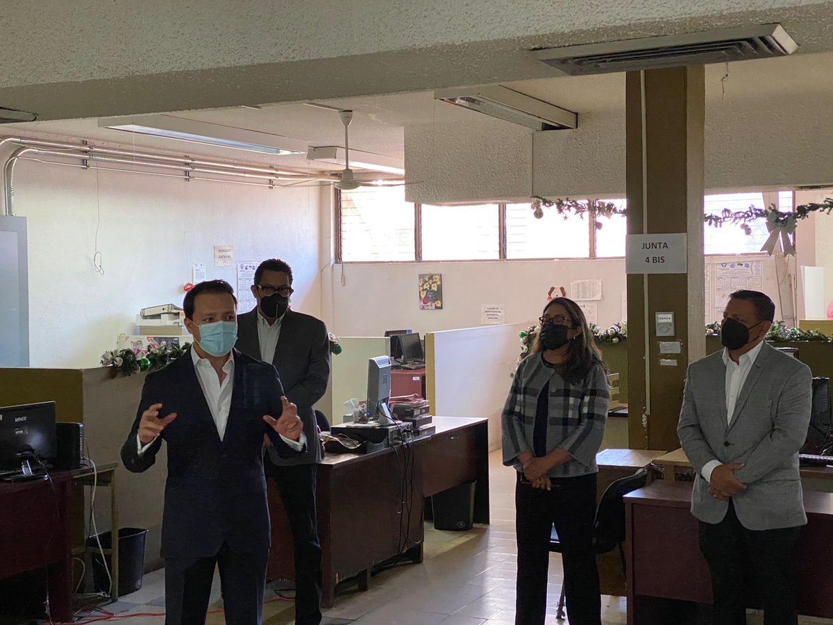 Benjamin_Hdez_'s tweet photo. Agradezco la cálida bienvenida del personal que labora en la Junta Local de Conciliación y Arbitraje. Trabajaremos en equipo para atender las demandas y solicitudes de la ciudadanía. @alejandromurat https://t.co/r9siK8a1XN