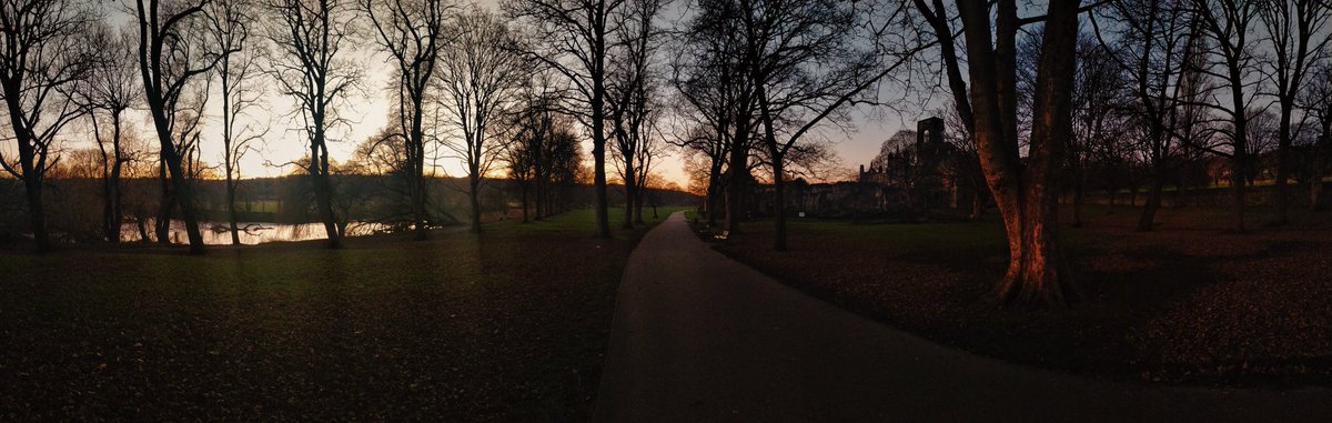 sdzoology's tweet photo. The sunset leaving work today was too gorgeous not to get a picture of!  #naturephotographer https://t.co/ptxng1Tj0s