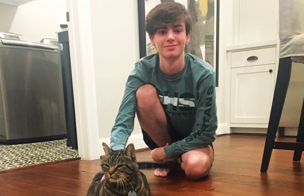 buzzmagazines's tweet photo. Hank Davis, a junior at @StratfordSBISD, runs a pet-sitting service and donates the money he makes to charity. #buzzkidz https://t.co/GLfRUod3WI @houcharity @SBISD https://t.co/bE4l3bQ2f5