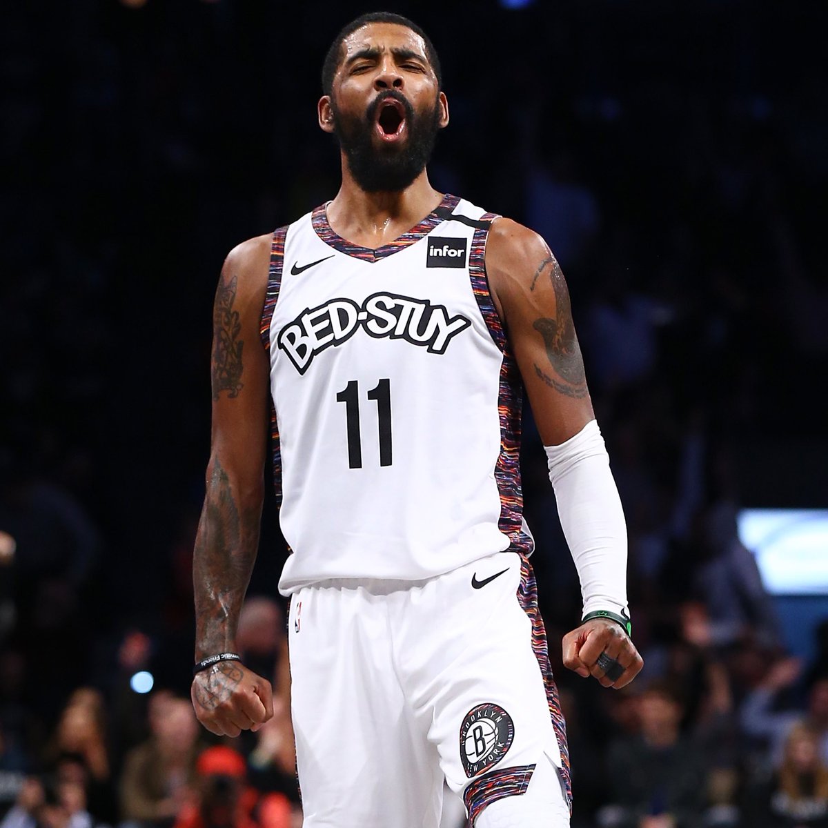 ParlonsNBA's tweet photo. Cet homme va jouer au basketball ce soir https://t.co/qr7n1tueHX