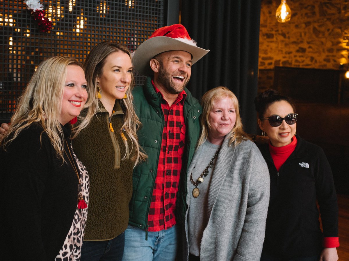 VisitSanSaba's tweet photo. Chet Garner, known to many as The Daytripper as a special guest for our 8th Annual Sip N' Stroll. We spent a portion of the day with Chet and wanted to share a little bit of what it was like to experience our favorite event of the year through his eyes.

https://t.co/EmRvirlbD8 https://t.co/iz6DOyTOan