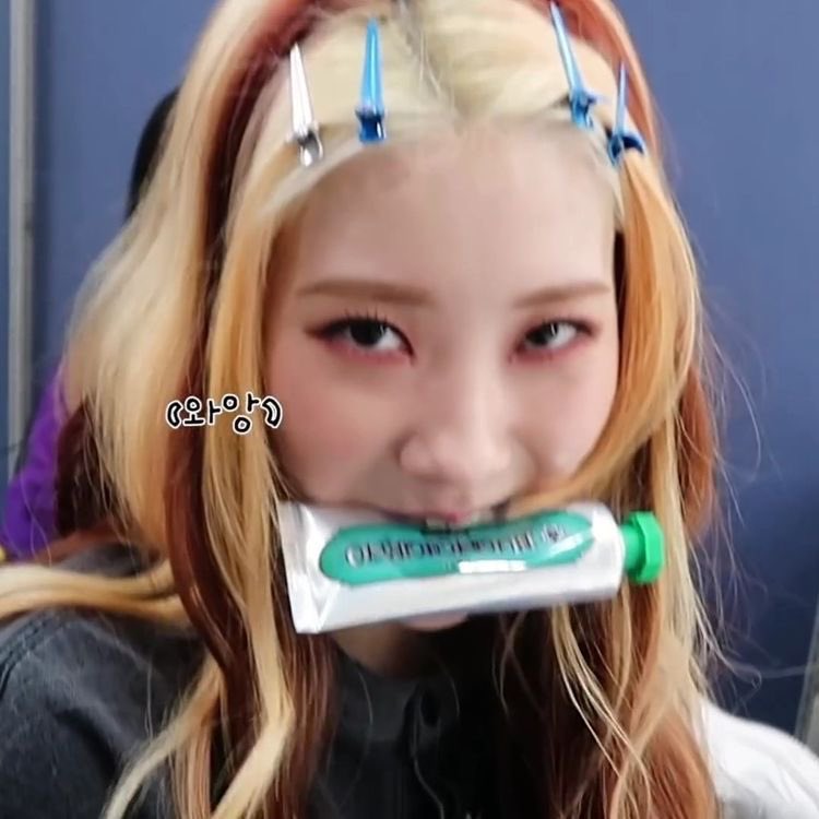 chaesanbot's tweet photo. om nom nom ?
#SAN #CHAEIN 
@ATEEZofficial @RBW_PURPLEKISS https://t.co/Mk1fNEbA16