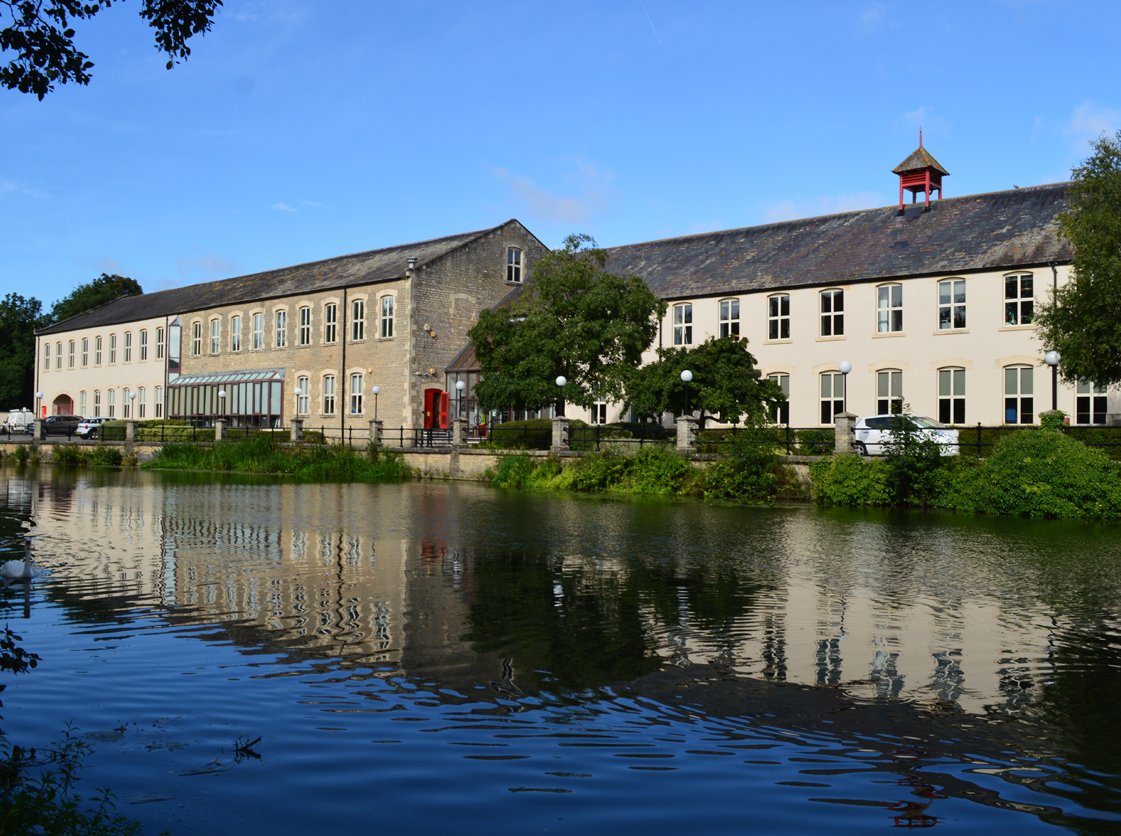 Whatever your business legal requirements, whether you are starting a new business, buying an existing one, planning to expand, employing staff or buying new premises, Batt Broadbent can help you with sound commercial legal advice. 

battbroadbent.co.uk/business/