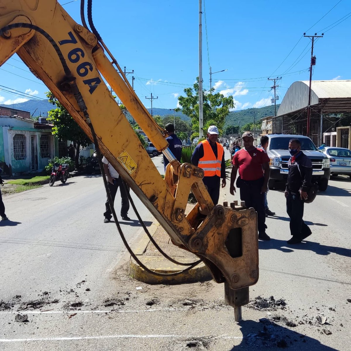 Iniciando el año 2022 el Alcalde Bolivariano Julio Rodríguez, en conjunto con Barrio Nuevo Barrio Tricolor e HidroCaribe. Se realiza la Contrucción del by-pass de 10 Pulgada en acero, tubería de impulsión de agua servidas en Playa Grande

#GobernadorGilbertoPinto