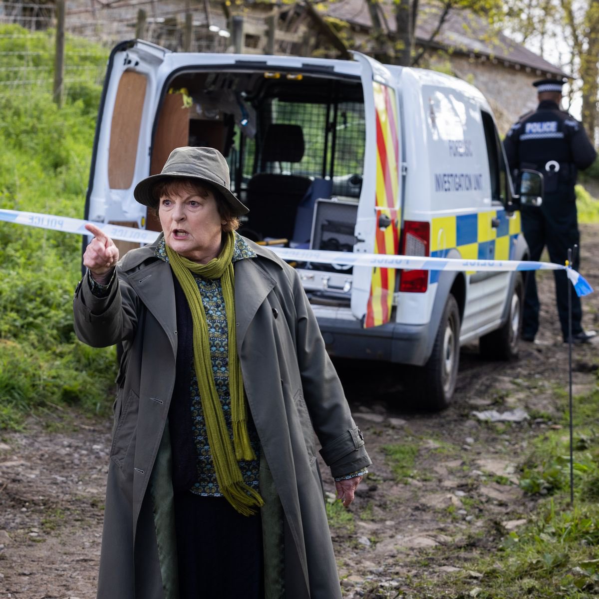 Here’s your first look at Sunday’s BRAND NEW episode of #Vera 🕵🏻‍♀️