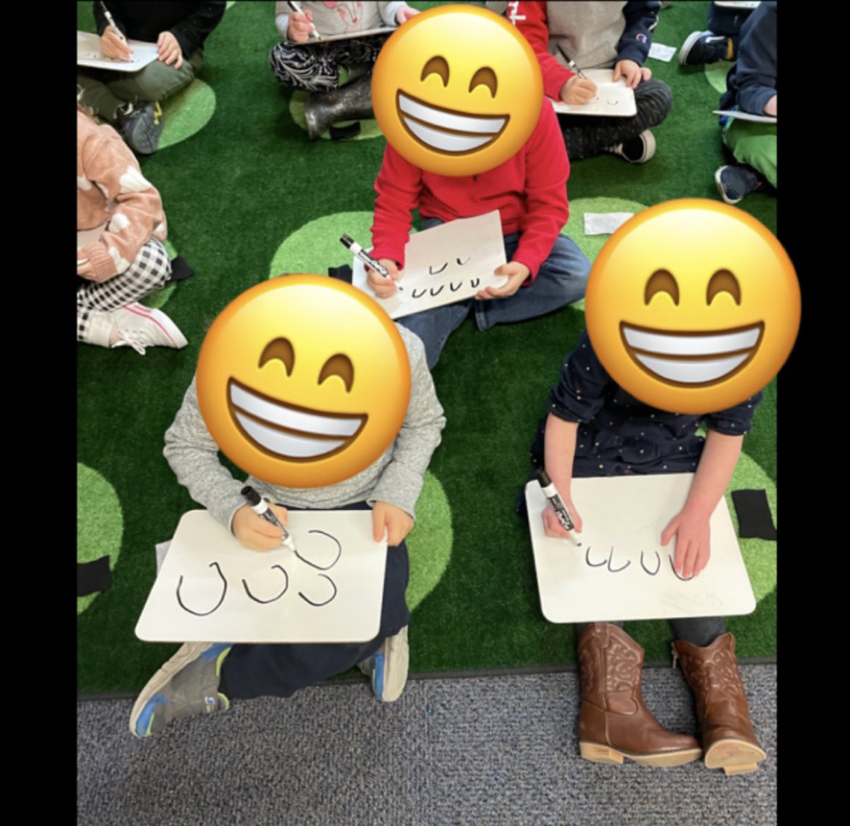Tools_PreKTeach's tweet photo. Graphics Practice fun! I don't know which we enjoy more - drawing/writing or listening to music while we work! We like to call it Freeze Dance for writing! 
#ToolsoftheMind #PreK #teaching #teachers #GraphicsPractice https://t.co/meHrOMSUWq