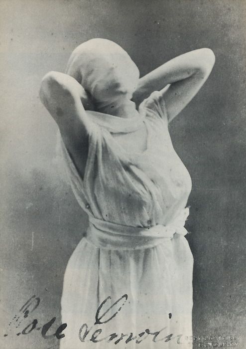 YourWullie's tweet photo. The Art of Album Covers 
.
Cuban Actress, Rose Lemoine pictured in the late 1800s.
Her image was also used in Dear Dead Days: A Family Album
By Charles Addams, 1959.
.
Used by Siouxsie and the Banshees on Hong Kong Garden, released 1978 https://t.co/LYtTlF2gTy