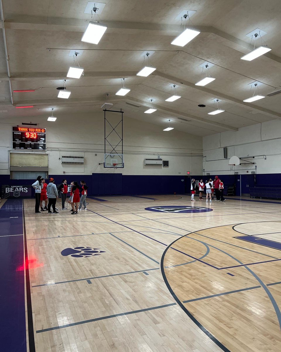 Lady Highlanders working hard this morning at 7am! How bad do YOU want it?! Be comfortable, being uncomfortable. #SEPARATIONBYPREPARATION #GROWTHMINDSET ⛹🏽‍♀️
