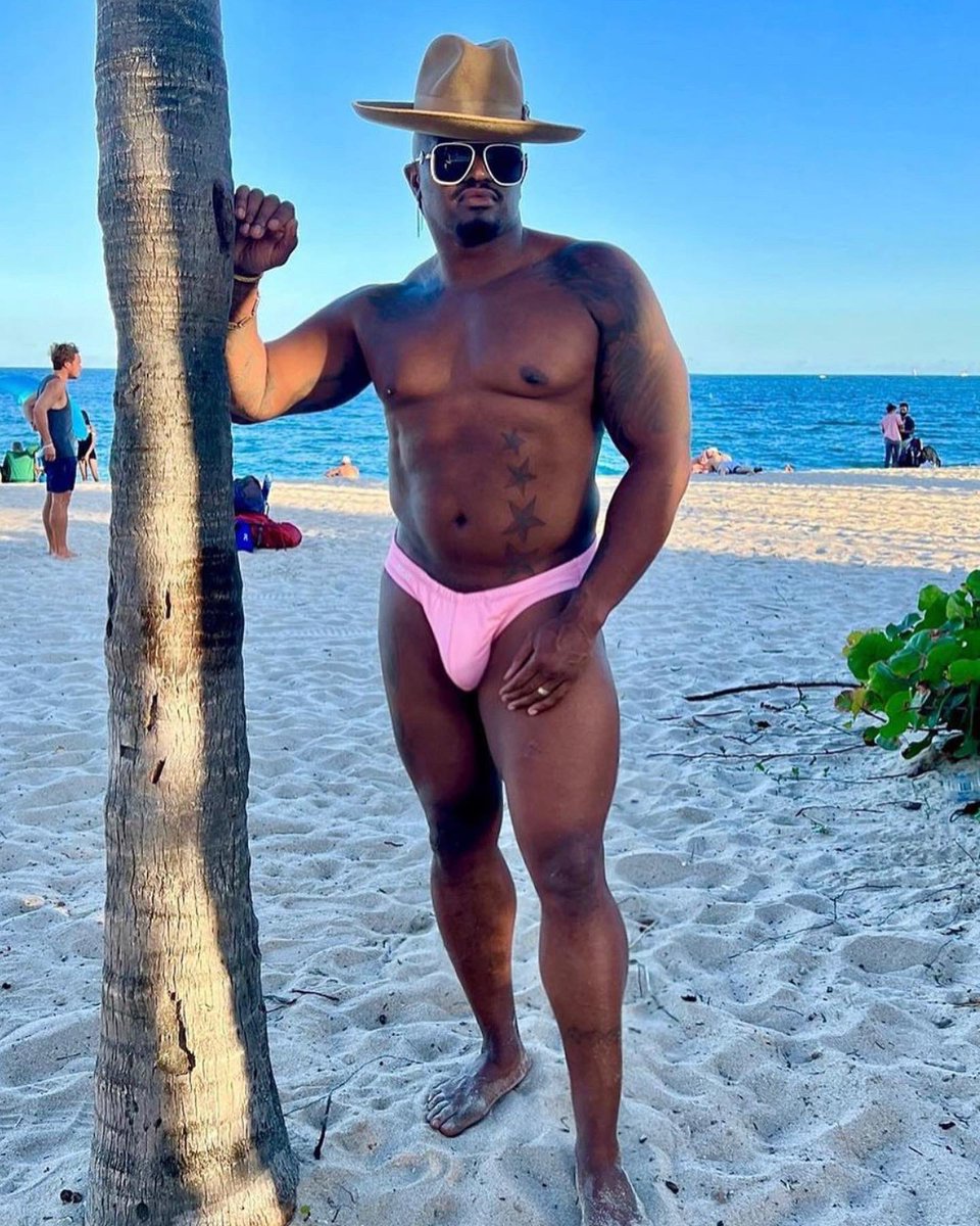 GrandAxisGuys's tweet photo. .@stackingchezz (on IG) looking HOT in our @grand_axis SG Mini-Brief on #SebastianBeach in #FtLauderdale. Get this style & more, only at ➡️ https://t.co/VAmn5rRHGE
#swimbrief #mensswimbrief #speedos #guysinspeedos #minibrief #speedobulge #hunk #thiccguys #thiccthighssavelives https://t.co/7NoABzFPUZ
