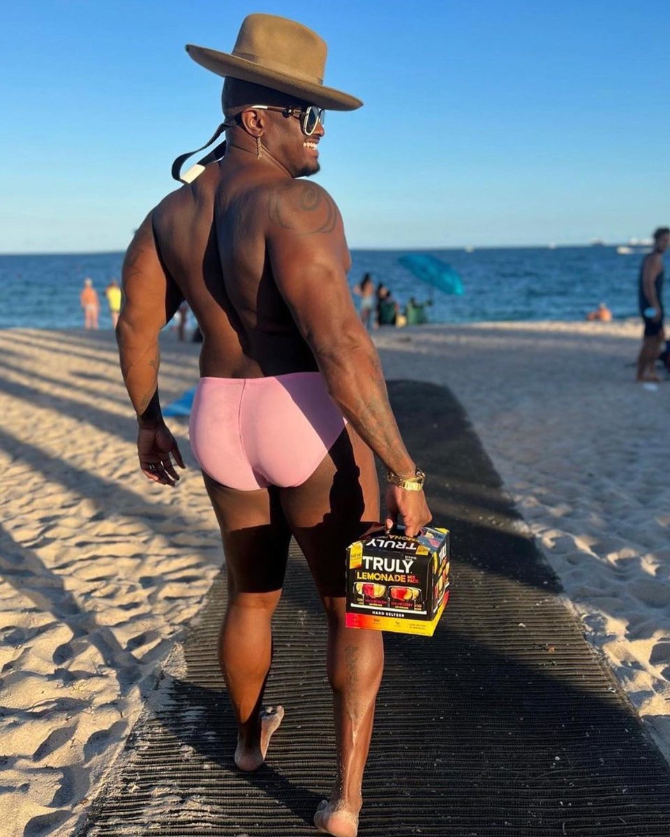 GrandAxisGuys's tweet photo. .@stackingchezz (on IG) looking HOT in our @grand_axis SG Mini-Brief on #SebastianBeach in #FtLauderdale. Get this style & more, only at ➡️ https://t.co/VAmn5rRHGE
#swimbrief #mensswimbrief #speedos #guysinspeedos #minibrief #speedobulge #hunk #thiccguys #thiccthighssavelives https://t.co/7NoABzFPUZ