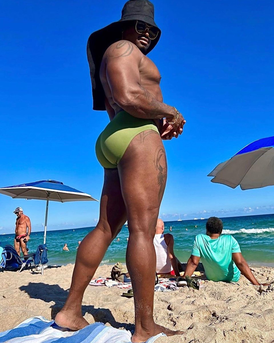 GrandAxisGuys's tweet photo. .@stackingchezz (on IG) looking HOT in our @grand_axis SG Mini-Brief on #SebastianBeach in #FtLauderdale. Get this style & more, only at ➡️ https://t.co/VAmn5rRHGE
#swimbrief #mensswimbrief #speedos #guysinspeedos #minibrief #speedobulge #hunk #thiccguys #thiccthighssavelives https://t.co/7NoABzFPUZ