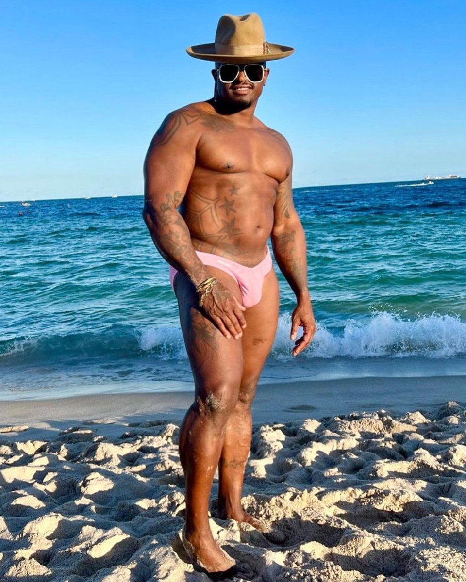 GrandAxisGuys's tweet photo. .@stackingchezz (on IG) looking HOT in our @grand_axis SG Mini-Brief on #SebastianBeach in #FtLauderdale. Get this style & more, only at ➡️ https://t.co/VAmn5rRHGE
#swimbrief #mensswimbrief #speedos #guysinspeedos #minibrief #speedobulge #hunk #thiccguys #thiccthighssavelives https://t.co/7NoABzFPUZ