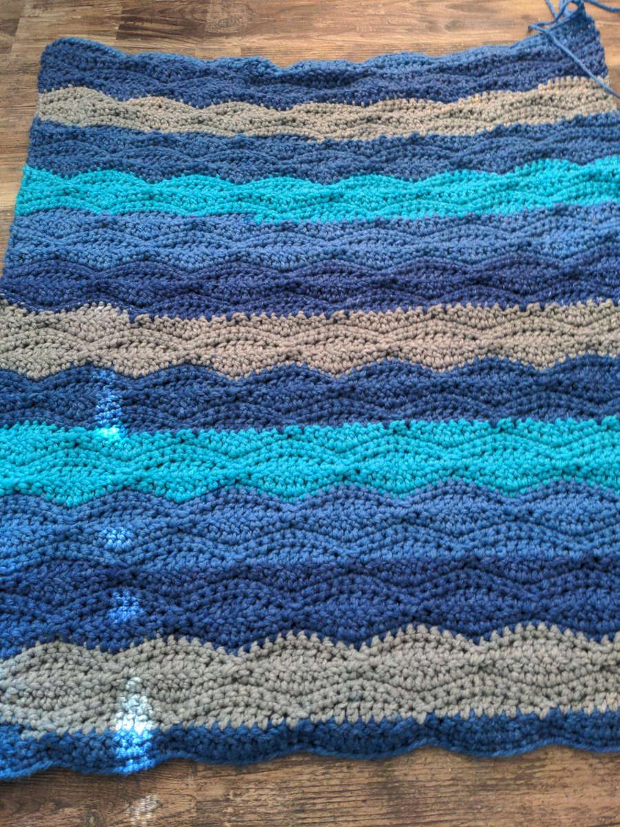 ElliettesH's tweet photo. I forgot how much fun blanket patterns can be :) https://t.co/toWhcv2d6r