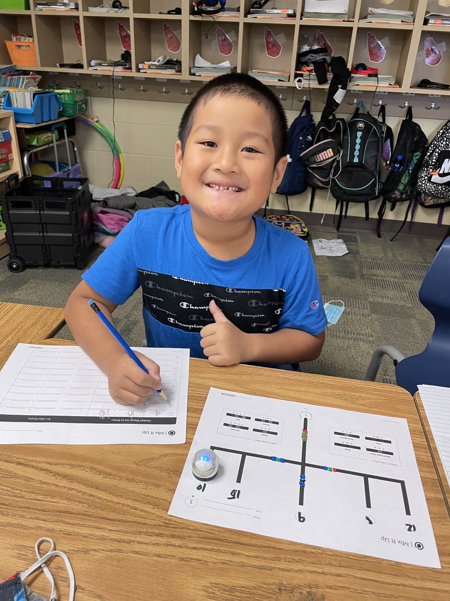 SOEGMLR5's tweet photo. Happy 2️⃣0️⃣2️⃣2️⃣🎉! Scenes from this week at #SOESMM - opinion writing after taste testing Oreos, New Year’s art and Ozobot addition practice! https://t.co/JjRbZpRmp7