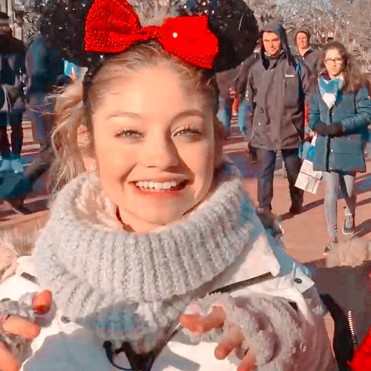 ⠀

            𝒚our 𝔠𝔞𝔪𝔢𝔯𝔞 𝔯𝔬𝔩𝔩 if
        𝓡𝘶𝘣𝘺 𝓖𝘢𝘳𝘧𝘪𝘦𝘭𝘥 𝓢 𝘵𝘰𝘯𝘦
         𝒘as your 𝐠𝐢𝐫𝐥𝐟𝐫𝐢𝐞𝐧𝐝.
⠀