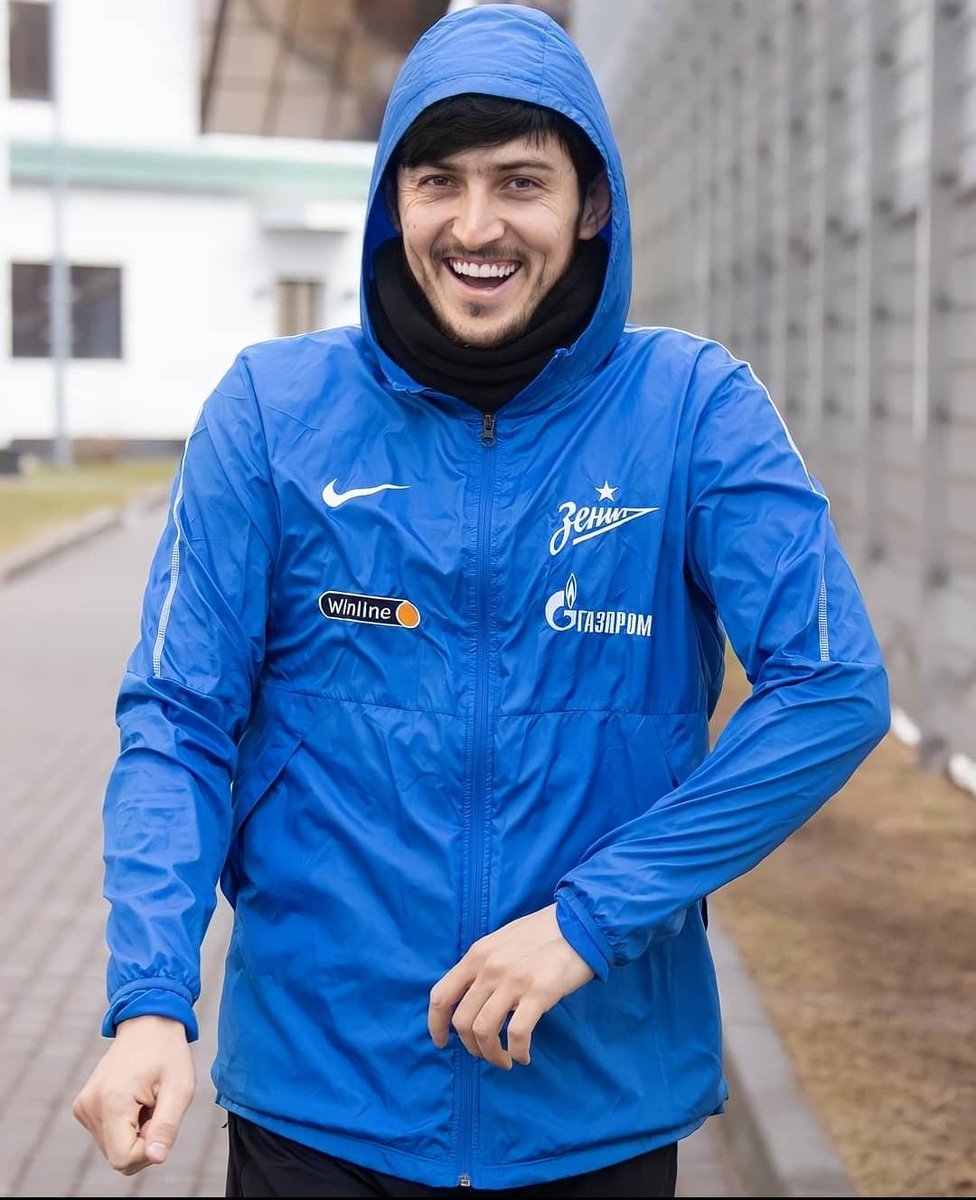 Sagisteee's tweet photo. Je tweeterai une photo de @SAzmoun tous les jours jusqu'à sa signature officielle à l'OL.
Jour 16. #SignAzmoun https://t.co/I8pmf1PvfU