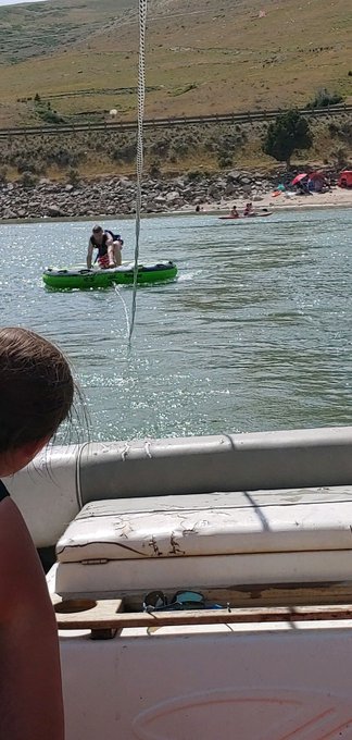 A little boating fun ! https://t.co/lEU0uE84mr