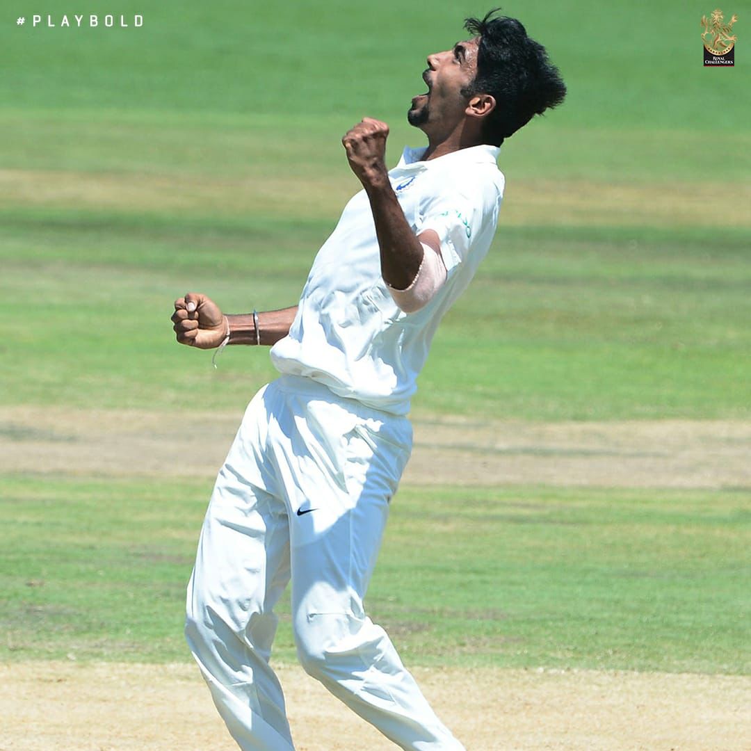 RCBTweets's tweet photo. Shardul Thakur joined a special club with his fifer in the first innings! 🤩

🇮🇳 bowlers to take their maiden fifer in an innings at Johannesburg: 🖐🏻

Anil Kumble 6/53, 1992
S Sreesanth 5/40, 2006
Jasprit Bumrah 5/54, 2018
Shardul 7/61, 2022

#PlayBold #TeamIndia #SAvIND #TBT https://t.co/LUjiBh22w6