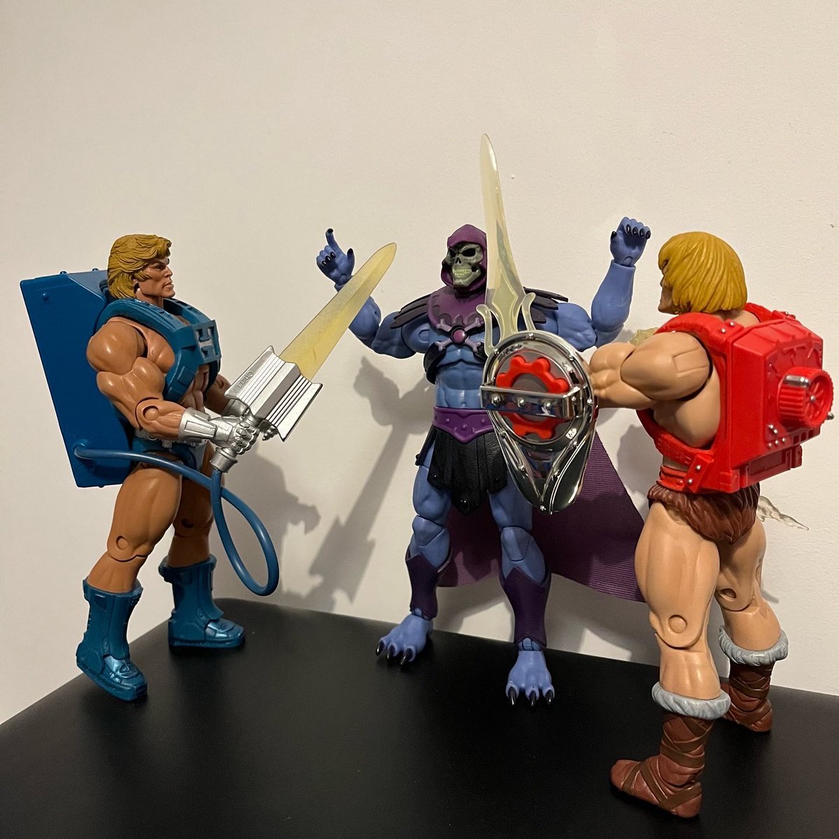 M_J_Sullivan_'s tweet photo. Piece on loan from The Guy Bass Collection ™ 

Could this be the best care package ever sent? All I know is, when these guys go full Toy Story tonight, Skeletor has HAD it. 

📦⚔️🔋⚡️🦾💀

#LaserPowerHeMan #Mattel #HeMan #MastersOfTheUniverse @GuyBassBooks #Toys @Mattel https://t.co/cMBWL72C9O