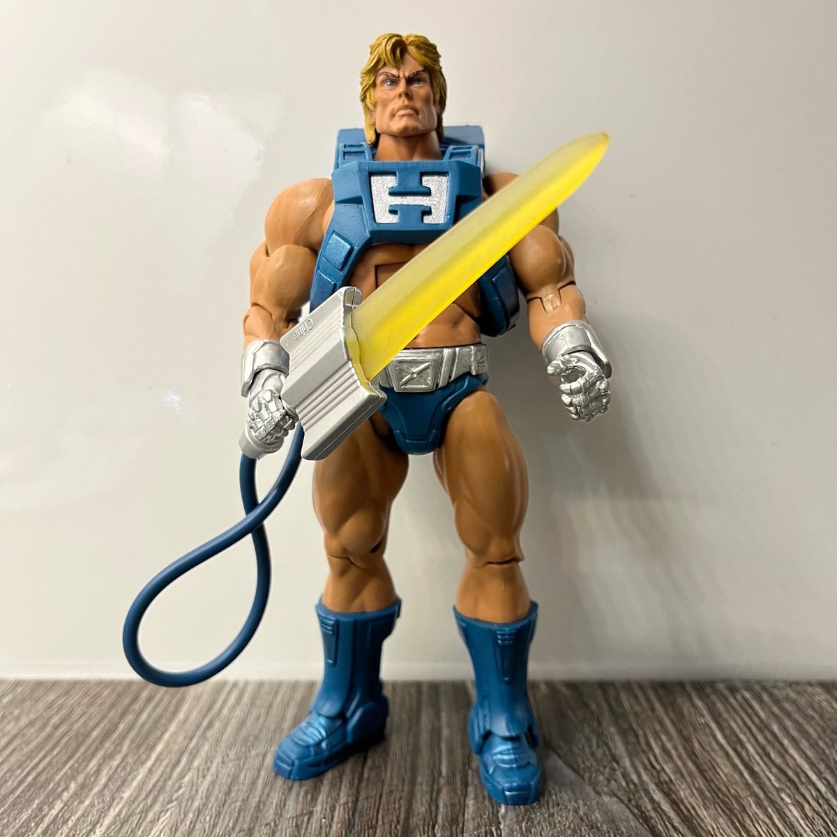 M_J_Sullivan_'s tweet photo. Piece on loan from The Guy Bass Collection ™ 

Could this be the best care package ever sent? All I know is, when these guys go full Toy Story tonight, Skeletor has HAD it. 

📦⚔️🔋⚡️🦾💀

#LaserPowerHeMan #Mattel #HeMan #MastersOfTheUniverse @GuyBassBooks #Toys @Mattel https://t.co/cMBWL72C9O