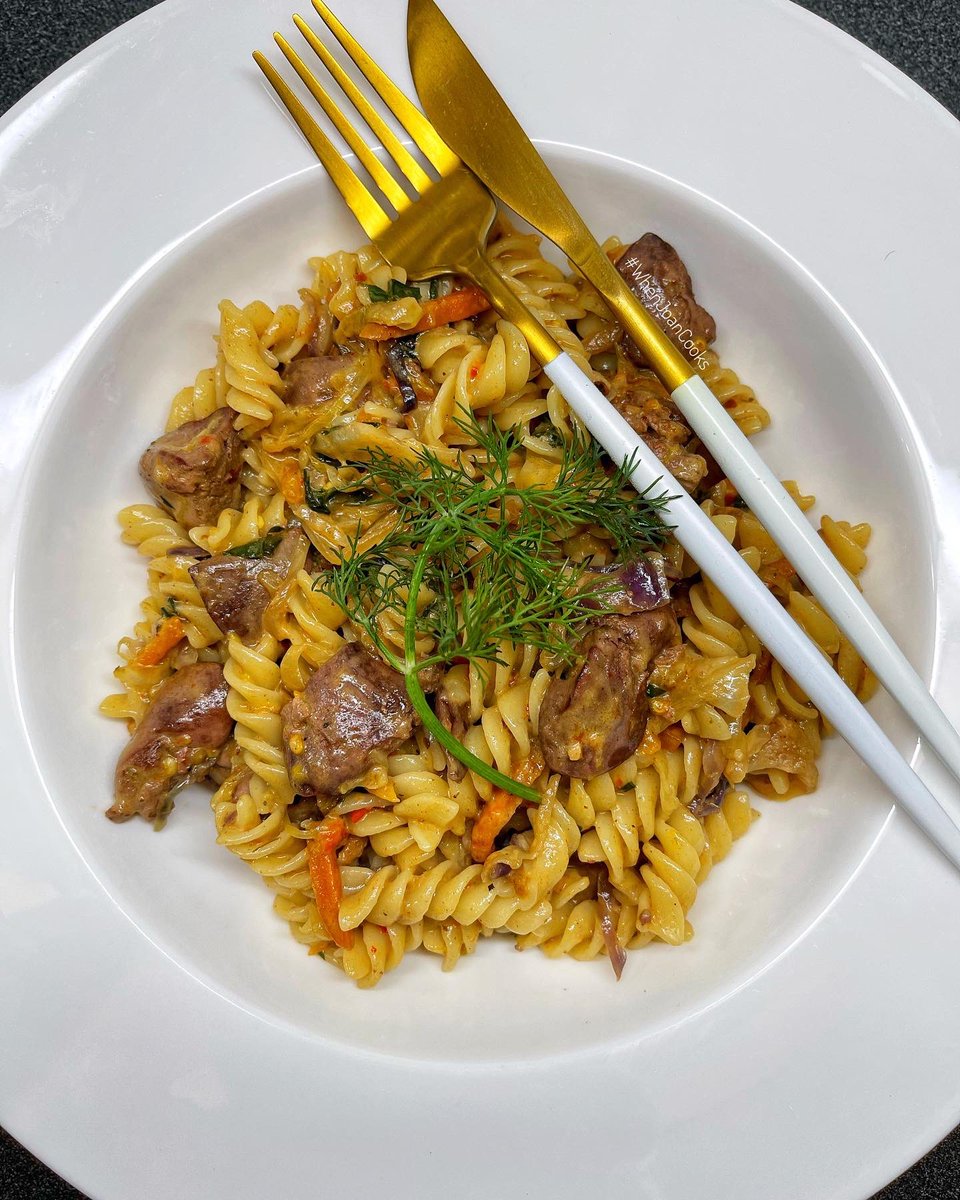 GabsDiva's tweet photo. … Dinner: Creamy Chicken Livers With Stirfry Vegetables And Fusilli Pasta. Cooked In Lust Sauce 💛 By #MmabosChilli … 🥰🤌🏼💃🏻 … #WhenJoanCooks #MmaboThings #SimpleMeals … https://t.co/fV2mWC7juv