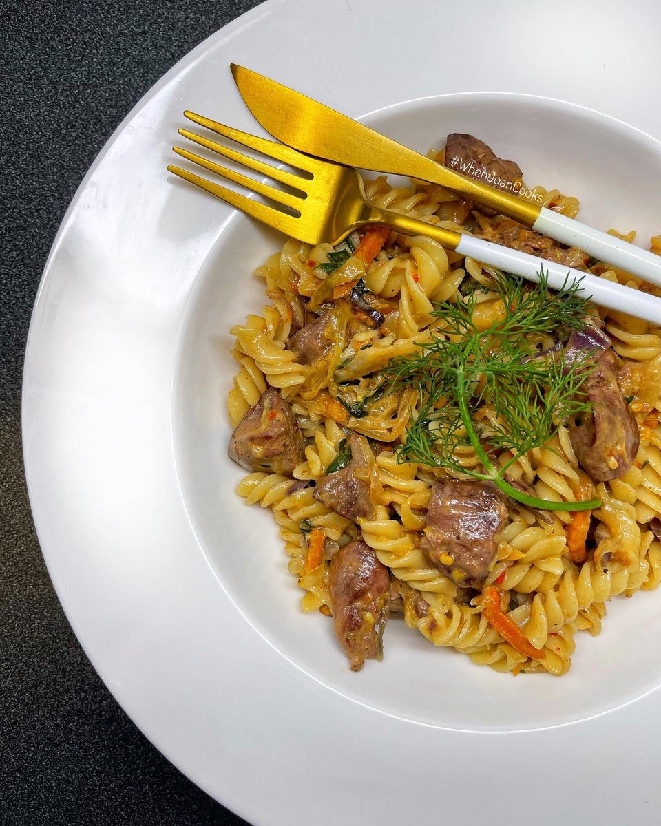 GabsDiva's tweet photo. … Dinner: Creamy Chicken Livers With Stirfry Vegetables And Fusilli Pasta. Cooked In Lust Sauce 💛 By #MmabosChilli … 🥰🤌🏼💃🏻 … #WhenJoanCooks #MmaboThings #SimpleMeals … https://t.co/fV2mWC7juv
