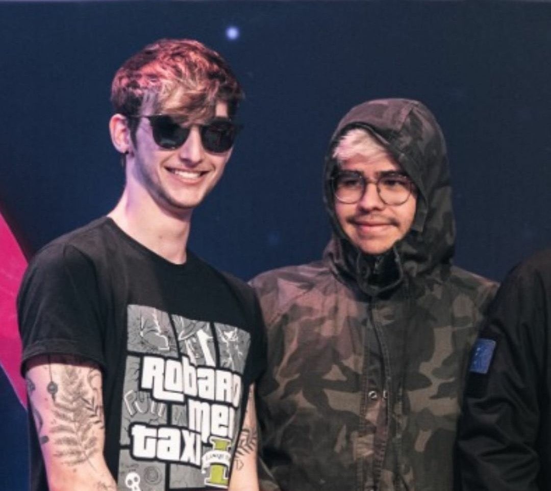 GuaxinimGamer's tweet photo. @Calango te amo, parabéns 💚💜 https://t.co/mgcciZHOgw