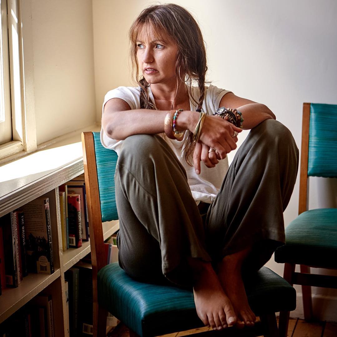 🎶 “Always felt like background music
Heard but never seen
Knowing I had more to give
Knowing there’s more life to live...”
‘Background Music’ by Fyerfly
_
📷 Larry Vila Pouca

#fyerfly #catpower #norahjones #lanadelrey #sensualfolk #sultryblues #songstress #torchsinger #sadcore