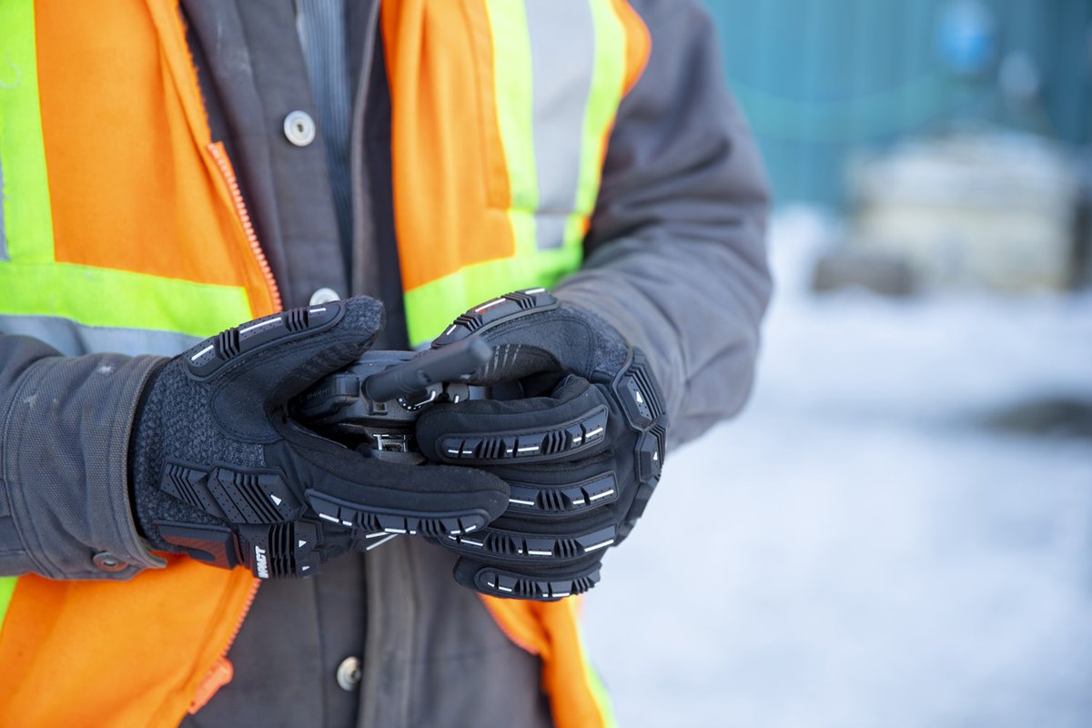 Mechanix_Wear's tweet image. Designed to outwork the cold. The ColdWork M-Pact Gloves feature Thinsulate insulation and a heavy-weight jaquard fleece outer to keep the brisk air from sneaking in.❄️

#Mechanix #ColdWork #OutworkTheCold #MPact #HandSafety #WorkingGloves