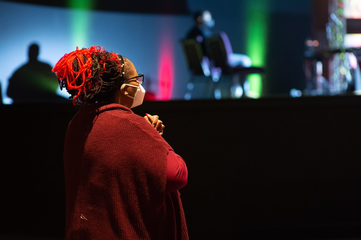 GetTheVictory's tweet photo. "This is not a year of complaining, it's a year of moving #FORWARD‼️ Quit looking back and start moving #FORWARD🙌" -Pastor @smokienorful ❤️ #ConnectGrowGo #GetTheVictory #WorshipWednesday https://t.co/9Ky7xpJkZR