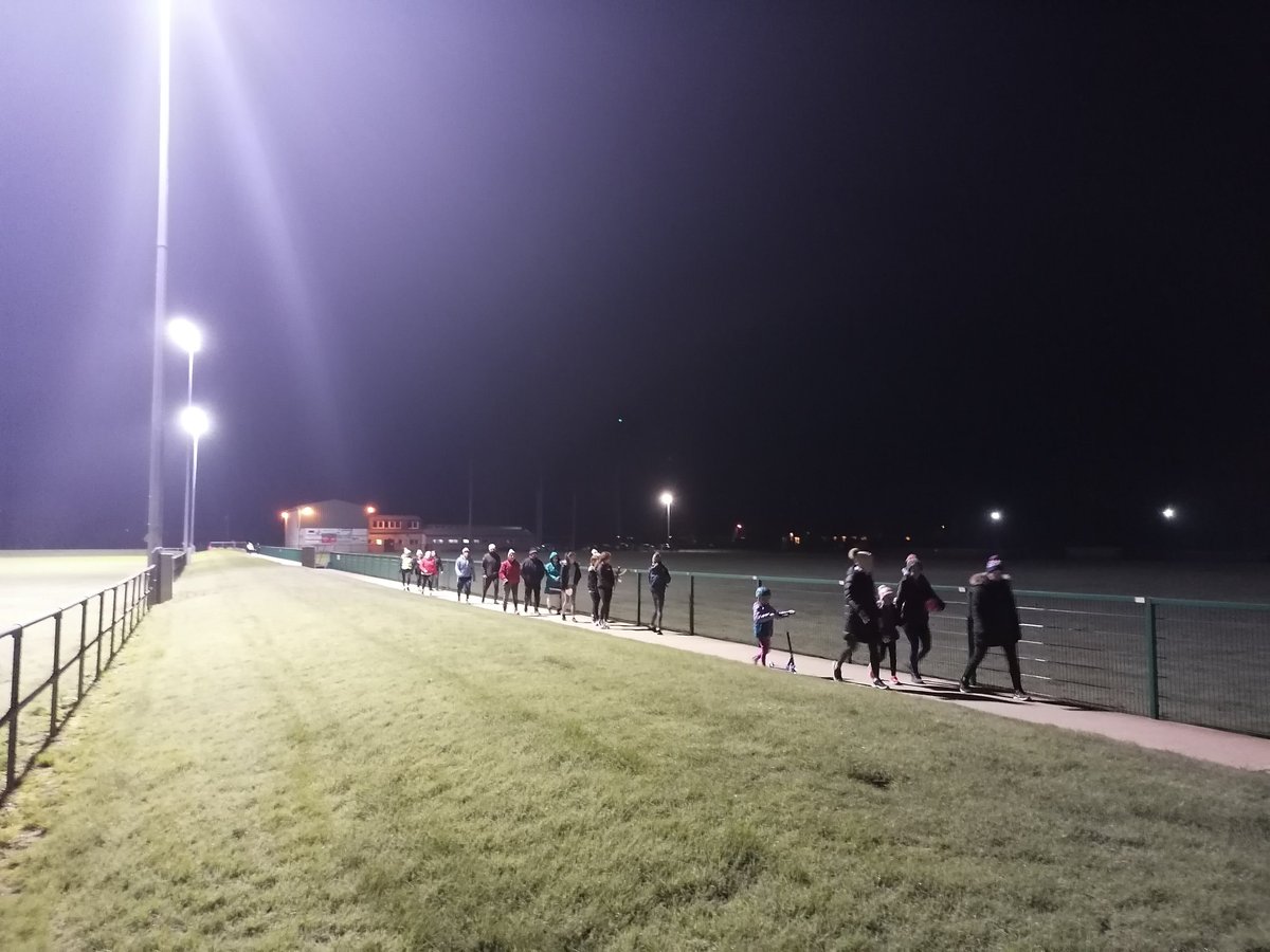 HealthyKilleagh's tweet photo. Another season of Ireland Lights Up began in Páirc Uí Chinnéide, Killeagh, this evening. Join us every Wednesday for the next 8 weeks if you can #IrelandLightsUp @OpTranRTE @HealthyKilleagh https://t.co/wp4ubFj0zW