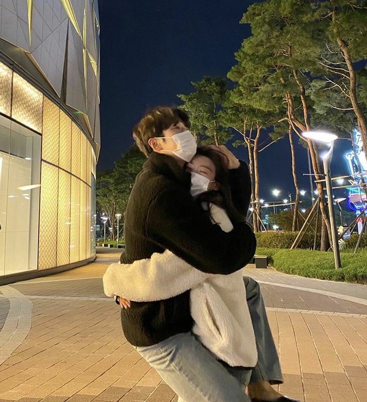 050122 : feliz cumpleaños panchita, que lo pases muy bonito y gracias por aguantar mis desaparecidas momentáneas. te adoro preciosa, deseo que todos los días seas feliz y que empieces a crecer más porque te estás quedando microscópica, pedazo de enana.