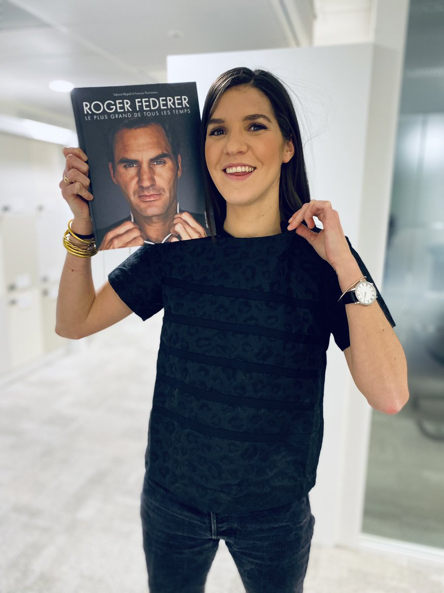 lequipedusoir's tweet photo. 🎁 CADEAU 🎁

Ce soir @MaccaliCamille vous offre un superbe livre sur Roger Federer aux éditions @EnExergue. 

Pour gagner RT + Follow et choisissez votre chroniqueur pour le quiz 🧩 #EDS https://t.co/cN5nSAs8Es