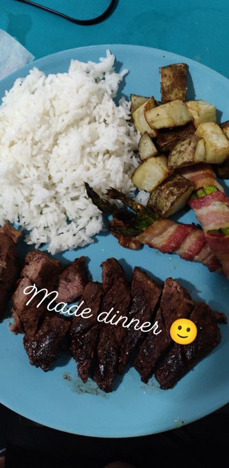 Who else likes steak ? ❤️ https://t.co/ZI5wisYHNC<a href="/tag/communityday"class="tags"><span>#communityday</span></a>