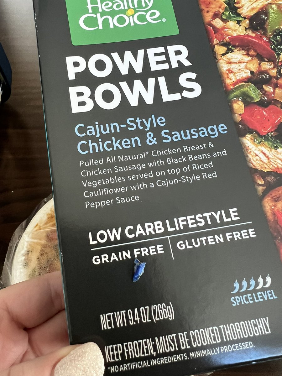 GlimpseofGina's tweet photo. Found a piece of blue plastic in my meal today. @Healthy_Choice https://t.co/waHWYgEoun