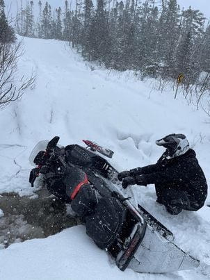 * RETWEET*  BSGSA would like to advise people to use extreme caution on our trails. There are many unsafe areas and warm temps and rain on the way again tomorrow and early next week. Here is an area on Kippens trail.  #nltraiffic #nltrails #snowmobilenl #stephenville #caution