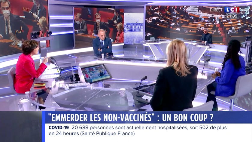 AvecRavier's tweet photo. Stéphane Ravier se protège des vaccinés qui sont peut-être porteurs du virus 😂 https://t.co/60E1LYIF3t