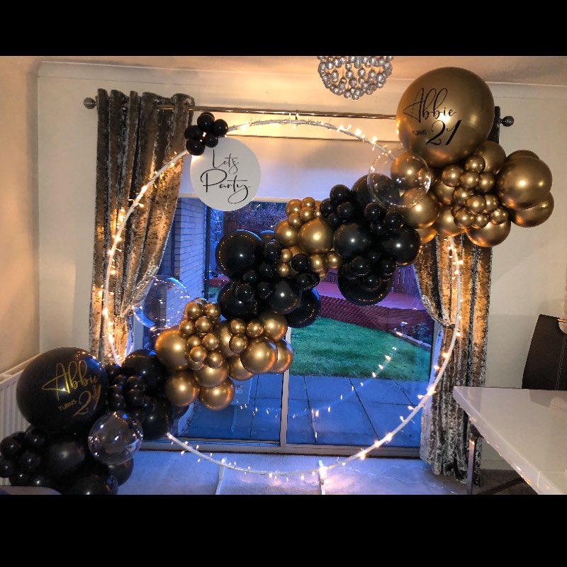 hollyhampson17's tweet photo. @paradiseballoonevents balloon events and prop hire, Renfrewshire based, follow my insta and Facebook to see what’s in store for 2022 🥰🤩 https://t.co/NejuHwzQla