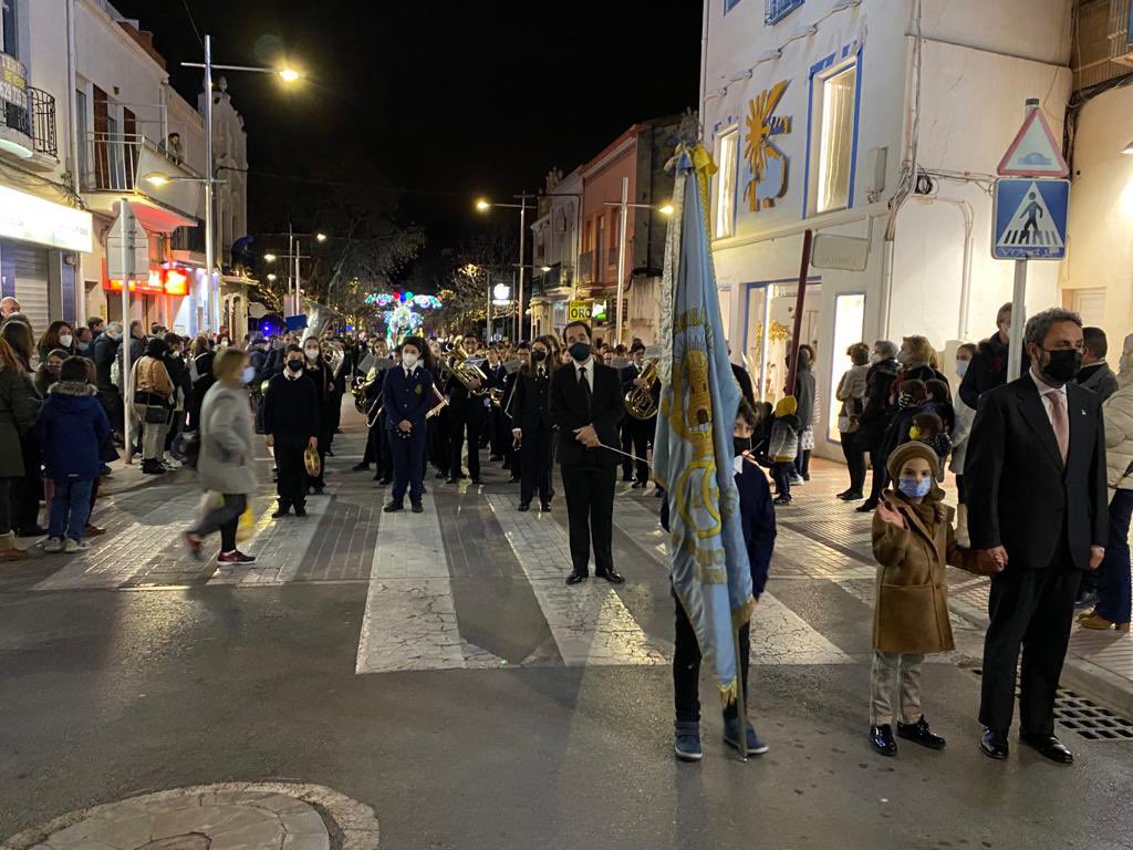 MartaXicue's tweet photo. Com a músic de la banda simfònica és 🤩 acompanyar al futur de @laciac, els músics de la Banda de l’Escola

Imatges 😍, amb pares i fills tocant junts, ties i nebodes, músics adults en formació que fan la seua 1a cavalcada… 

Hui encara no he pogut tocar, però ja falta poquet https://t.co/Cns0JcGboV
