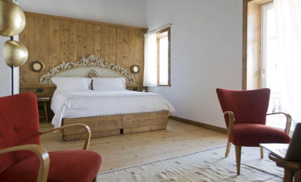 Our #HotelOfTheWeek is @hotelcortina!
Authentic hospitality and elegance from another time, modern services and a one of a kind location, right in the heart of #CortinaDAmpezzo.
At #DonnaFrancaTours, we offer only the top #hotels!
Check out our Tour ✈️
👉🏼 donnafranca.com/vacations/moun…