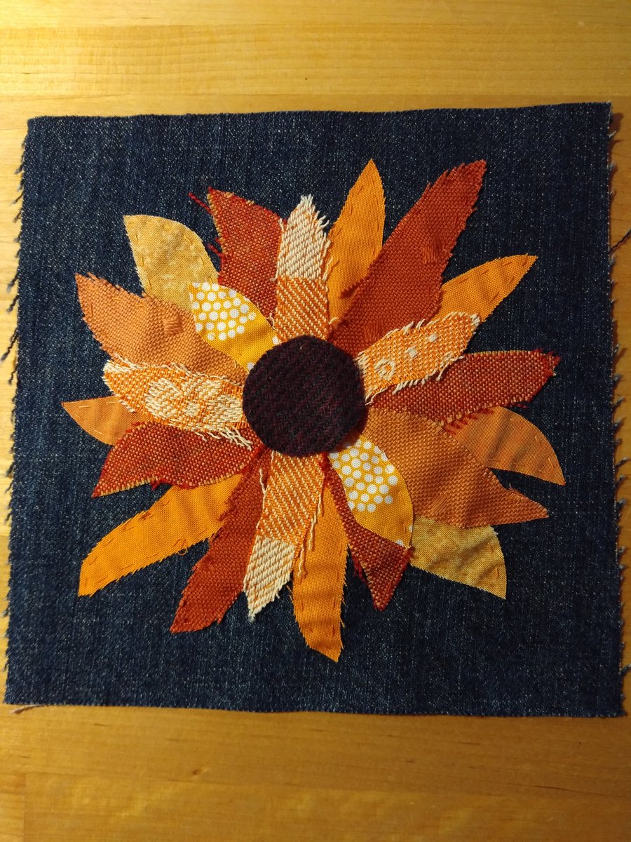 Happy New Year everyone! Time to try out new designs and experiment with what scraps of fabric I have 🌼
#HandmadeHour #handmade  #recycling #textiles #sustainable #SmallBusiness