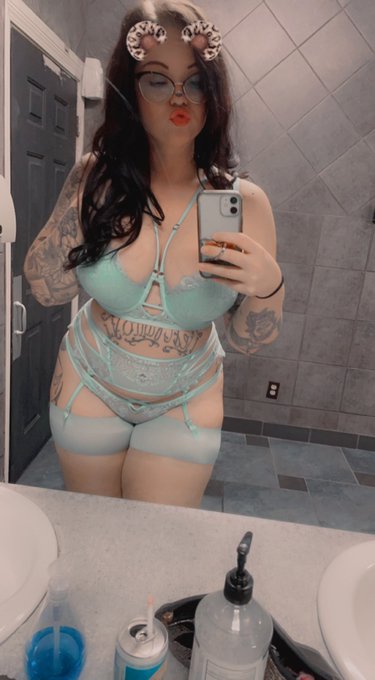 Had so much fun on cam today! Come see me the rest of the week: Thursday-Sunday 9AM-1PM CST https://t<a href="/tag/mvsales"class="tags"><span>#mvsales</span></a>