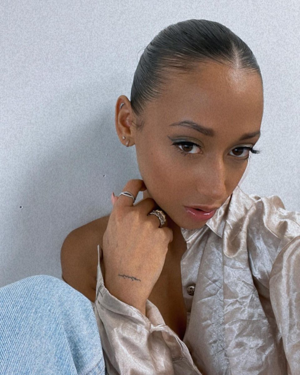 LoveSeen tweet media