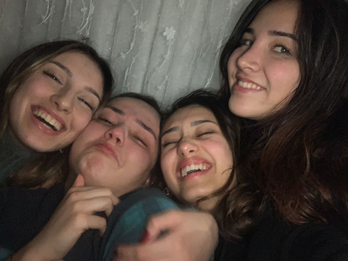 Göz bebeğimiz ağlıyordu, dostları olarak gereğini yine yaptık