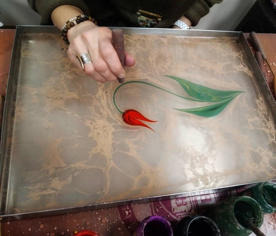 TDVKAGEM's tweet photo. Sanatın estetiğe bürünmüş hali... 🌿
Ebru atölyemiz, sanat eğitmenimiz Filiz Şenol ile hafta içi ve hafta sonu grupları ile TDV KAGEM 'de devam ediyor.
#sanat #ebru #kitre #atölye https://t.co/cSOboXnz8E