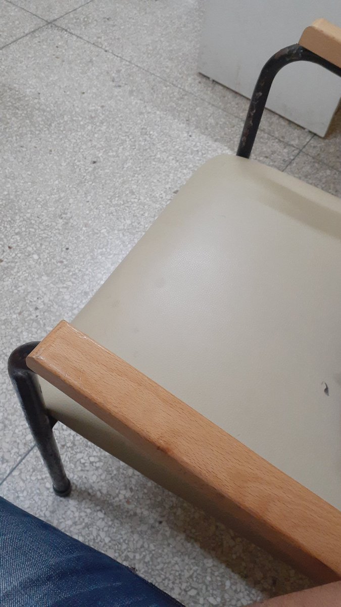 _JorG98's tweet photo. @chanchullo__ Con una silla del hospital https://t.co/RsEPpp6otL