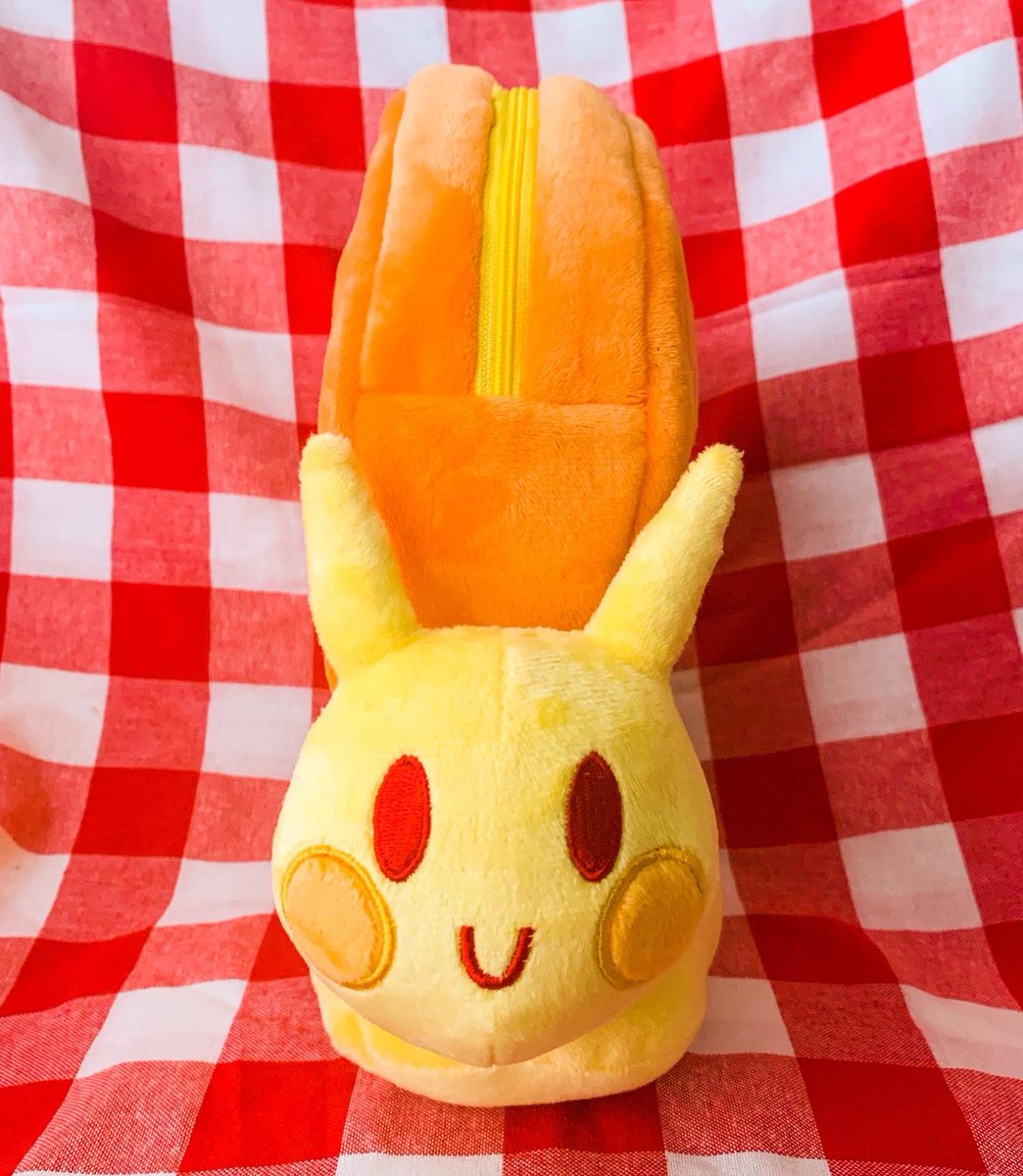 MardeLunaArts's tweet photo. 🐌RT FOR SNAIL TAKEOVER!🐌
I am officially announcing tbe date the kickstarter will be live for my snail pal zipper bags! There will be more colors to unlock and option to add crossbody strap! See you Saturday!!🐌✨❤️ https://t.co/SFs1pM64uq