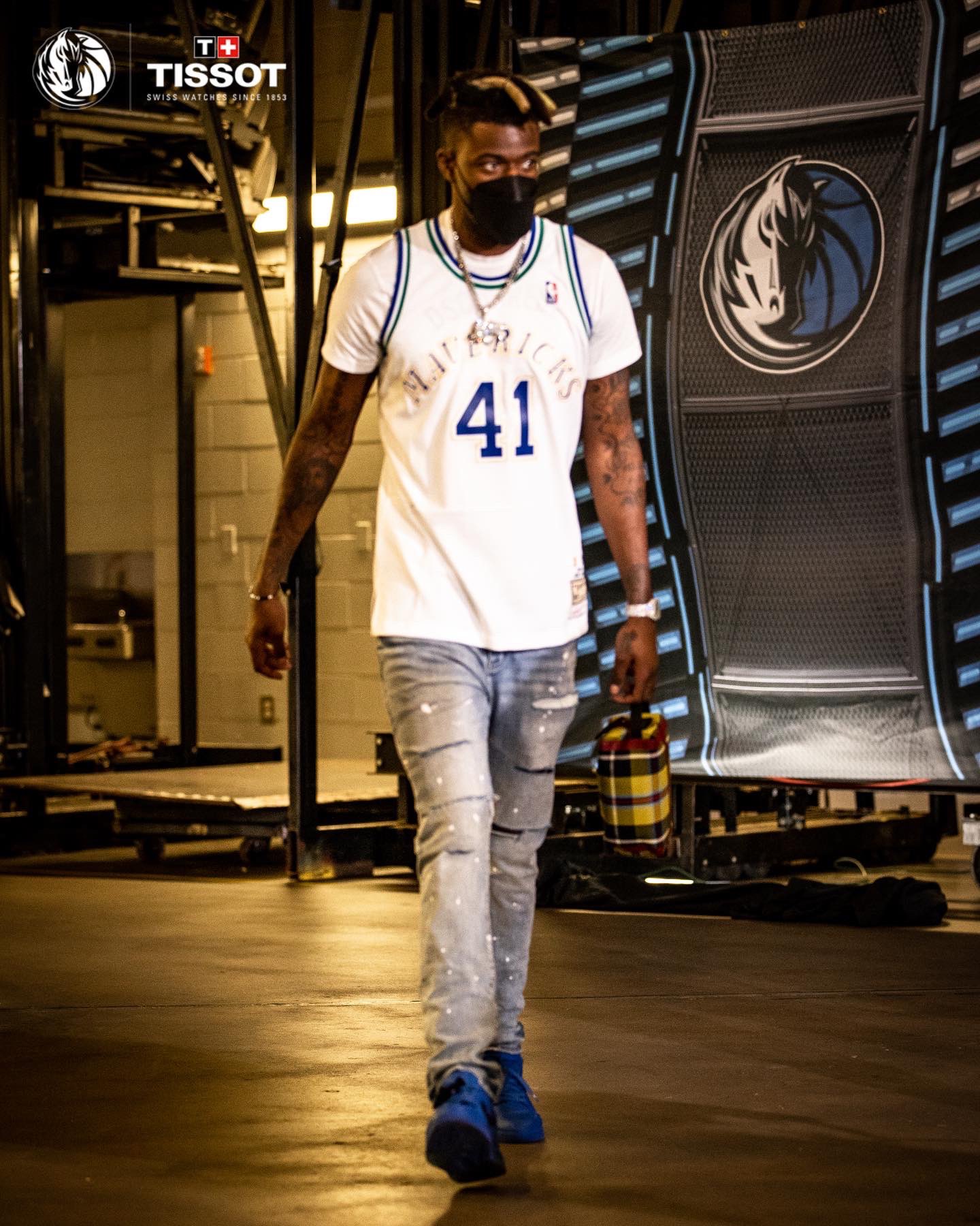 Deep royal blue 12s outfit 2025