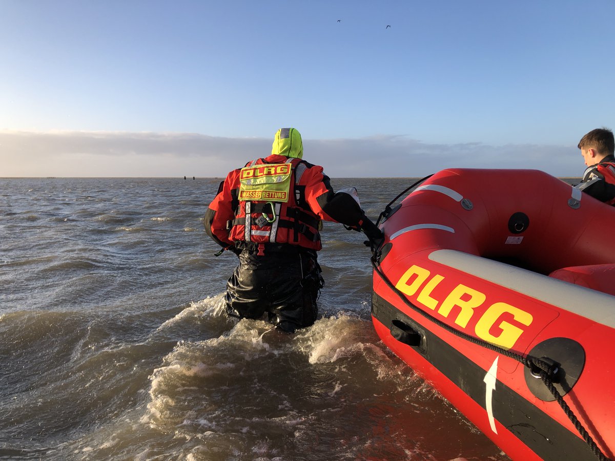05.01.2022: Zwei Personen konnten wir heute in #Westerhever aus Lebensgefahr retten, denn die #Nordsee hat derzeit nur eine sehr geringe Temperatur. Zum #DLRG Einsatzbericht: spo.dlrg.de/einsatztagebuc…
